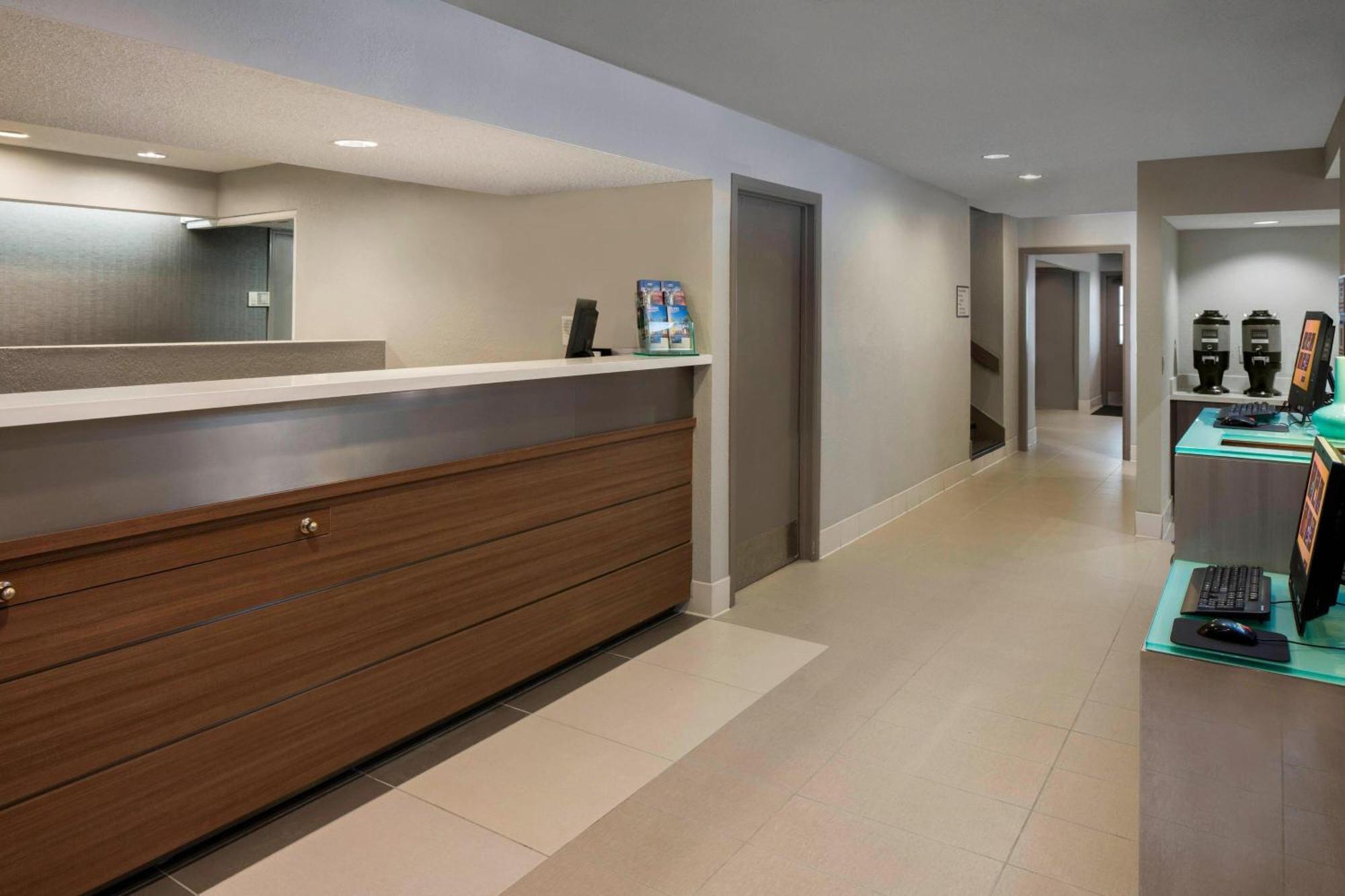 By Marriott Airport Hotel