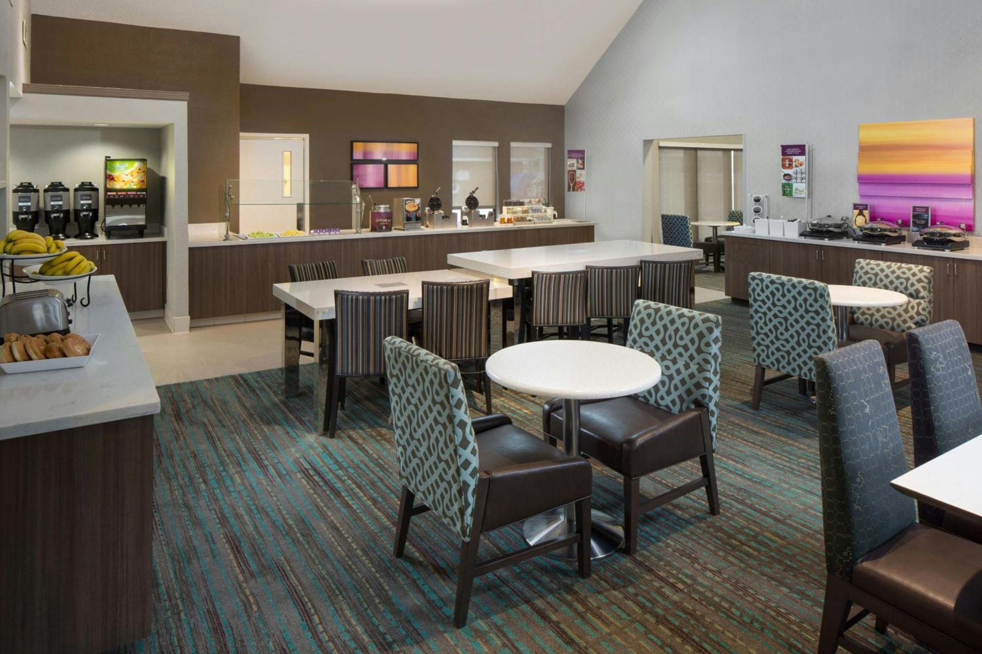 By Marriott Airport Hotel