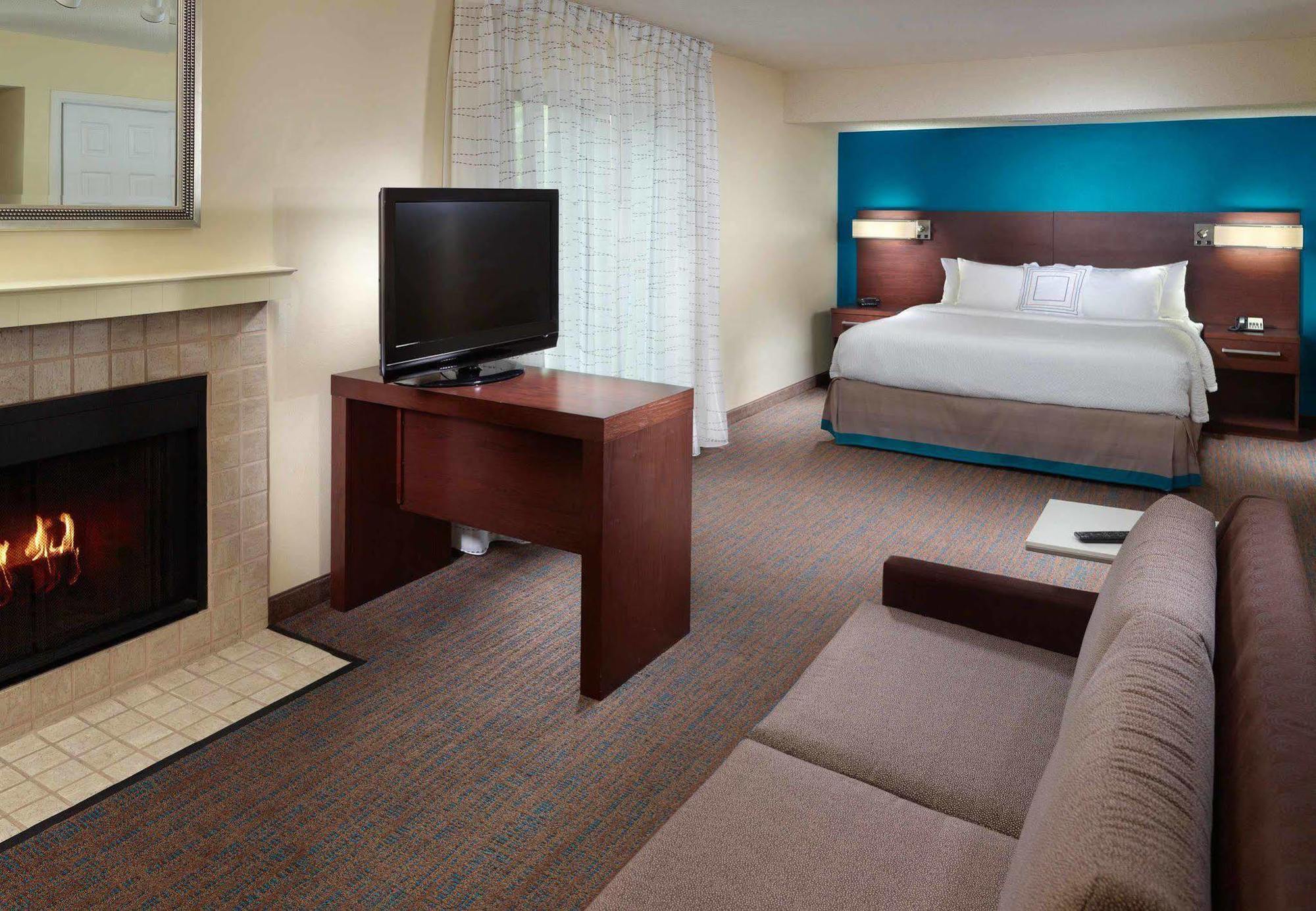 Hotel By Marriott Airport Nashville